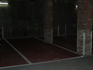 Miete Autoparkplatz in Carrer de sant joaquim 44. Llogo plaça d'aparcament per a cotxe petit