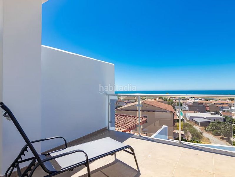 Foto 0ab76954-eca2-457d-93b7-ae576671c17c. Rent chalet in c. tizona 4 in Almayate Bajo