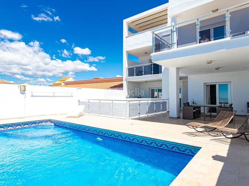Foto 827834a9-b681-4e0e-9a08-812569c652ee. Rent chalet in c. tizona 4 in Almayate Bajo