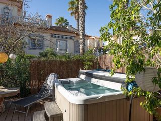 Semi detached house in Calle peñalara 8