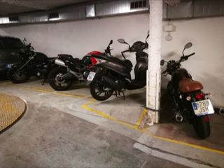 Lloguer Aparcament de moto a Carrer de manuel angelon 20. Plaza moto alquiler 38 euros/mes