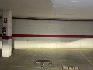 Location Parking voiture à Carrer guillem de beziers 1. ¡plaza doble de 30 m² junto a la udl! (2 coches o coche + moto)