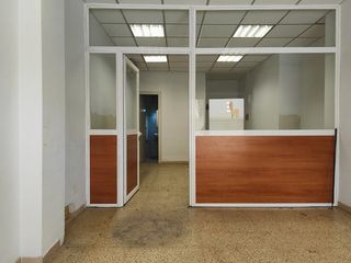 Geschäftsraum in Carrer calders 91. Se vende local comercial de 34m2 a nivel de calle en zona eixamp