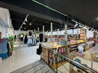 Lloguer Local Comercial a D'hernan cortes 18. Local comercial 1.300 m² en ferreries, tortosa — a pie de calle,