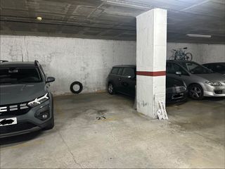Lloguer Aparcament cotxe a Rajolers 34. Plaza para coche mediano