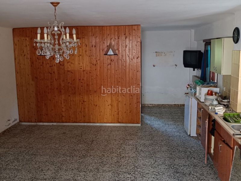 Foto f81f5f10-4ef4-49f0-80f8-f20f31aad701. Casa en calle andalusia 18 magnífica villa con piscina y gran potencial en Lloret de Mar