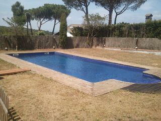 Chalet à Carrer osor 2. Parcela con dos casas y piscina