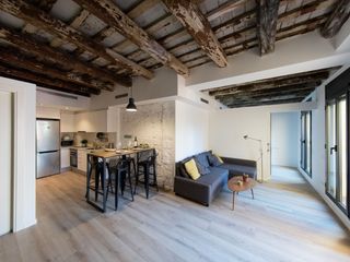 Piso en Carrer de sant pere més baix 40. La combinación perfecta entre elegancia histórica y vida al aire