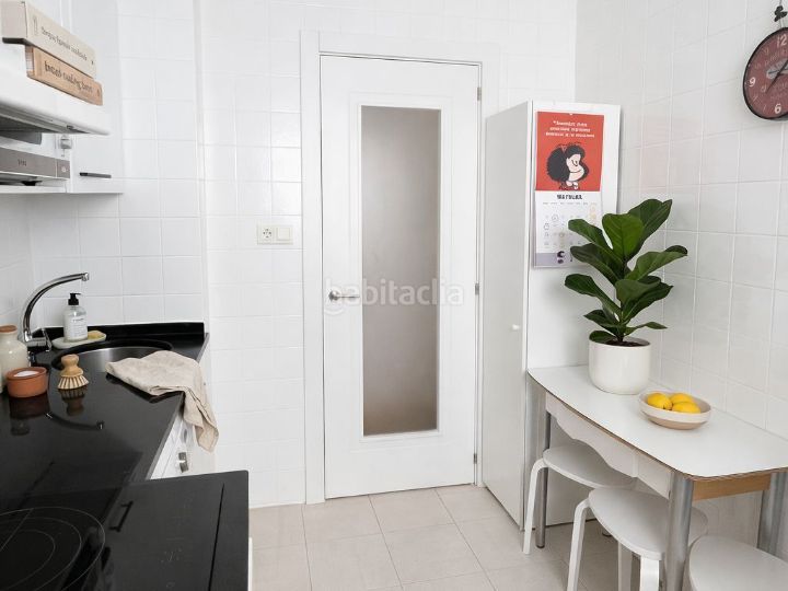 Foto 15c19291-3f92-4ddc-adab-085ee6cda282. Piso en bixkonde kalea 3 se vende piso reformado junto a la playa en Zarautz