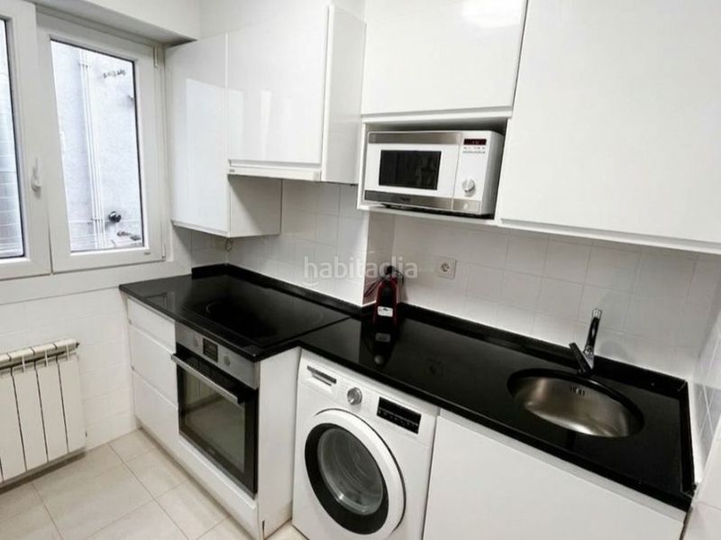 Foto 396e2982-6295-4e43-84ce-0e9599c5bfd1. Piso en bixkonde kalea 3 se vende piso reformado junto a la playa en Zarautz