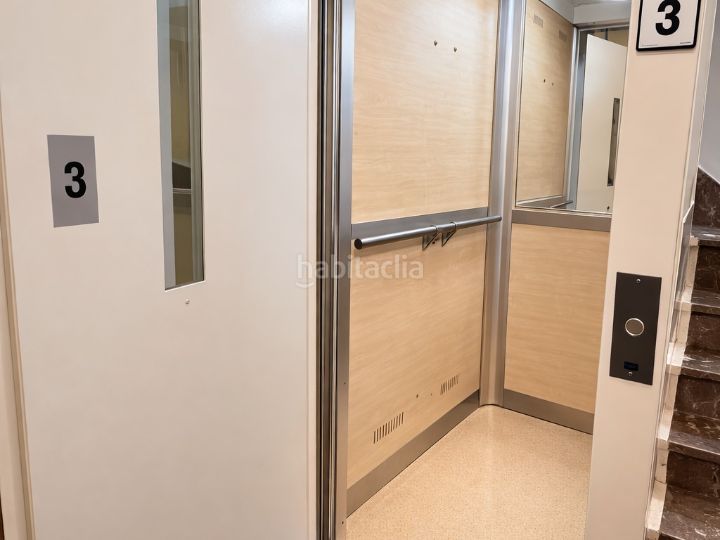 Foto e70074a2-2b49-4ff2-9ebf-b52c17590fa2. Piso en bixkonde kalea 3 se vende piso reformado junto a la playa en Zarautz