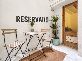 Dúplex en Calle de hospital 83. Espectacular loft de estilo neoyorquino con 4 dormitorios y pati