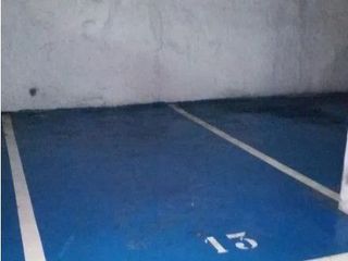 Aparcament cotxe a Salvadors 2. Parking coche grande en 1ª planta