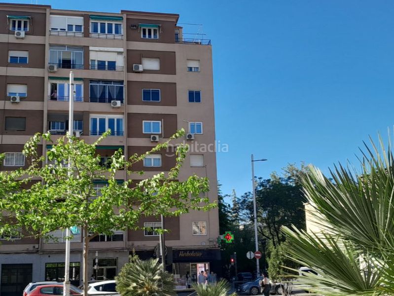 Foto f0c47062-3141-4f06-9362-f9e0734d5bda. Piso en mendez nuñez 2 vivienda junto facultad en Granada
