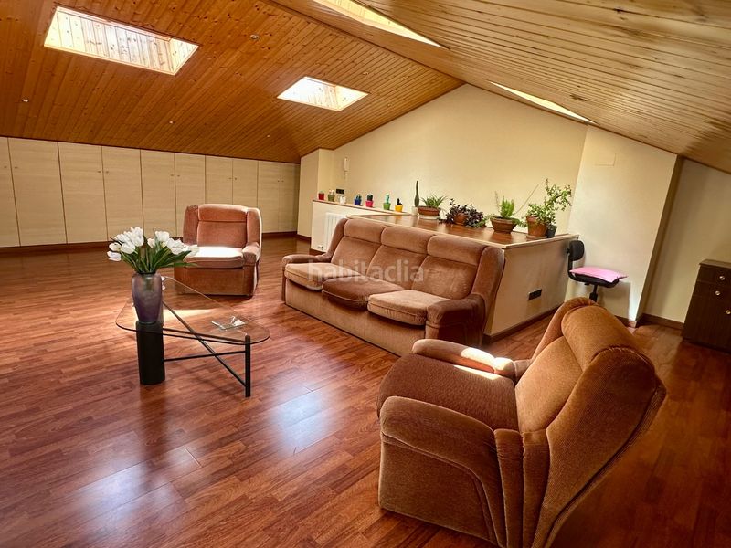 Foto 01d97bf2-6499-490b-8790-7095bb20c8e6. Casa adossada a carrer plana 23 a Campdevànol