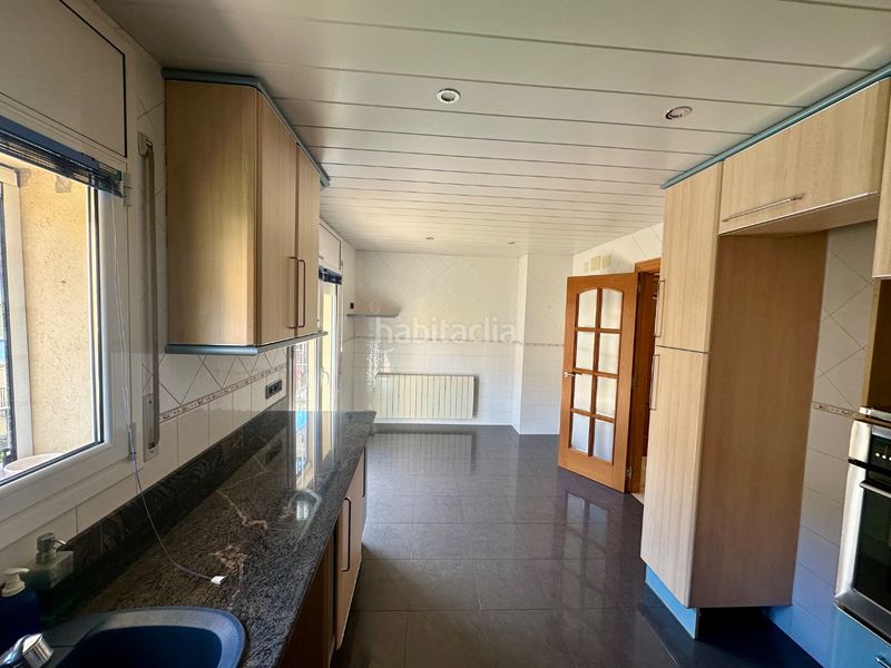 Foto b7022a8c-8ff9-45e6-9bf7-eb797691745a. Casa adossada a carrer plana 23 a Campdevànol