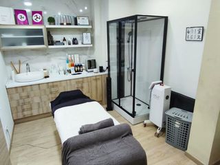 Transfer Business premise in Carrer d'esteve paluzie 4. Traspaso de centro de belleza y bienestar