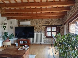 Masia a Carrer escorxador 20. Casa histórica de 1862 rehabilitada con materiales nobles a 10 m