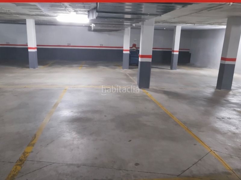 Foto e81a71b6-cf17-407f-8604-cb25f95f5d8b. Motorcycle parking in bernat metge 17 in Ponent Reus