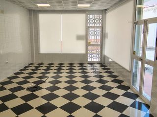Local Comercial a Alhama 32. Local en lucena, céntrico, listo para entrar, sin comisión de ag
