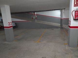 Miete Autoparkplatz in Carrer de l hort del nap 2. Plaza doble para coche y dos motos