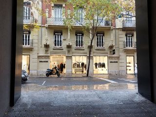 Lloguer Aparcament de moto a Sorni 1. Plaza grande de parking para dos motos en el centro.