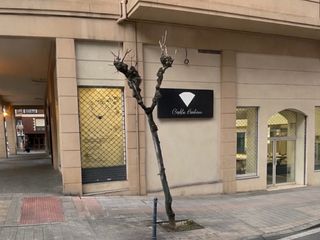 Local Comercial a Araba 11. ?? local en esquina en portugalete con entreplanta