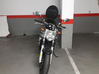 Rent Motorcycle parking in Carrer de la lluna 20. Plaza para moto