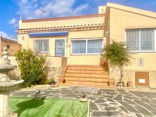Casa en Penedes 4. Casa independiente con vistas al mar, garaje y jardín privado.
