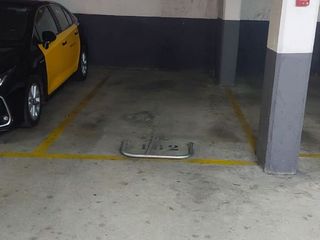 Miete Autoparkplatz in Calle prat 6. Plaza para coche grande (10 m²)