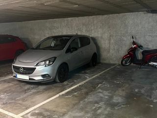Rent Car parking in Sant agusti 8. Coche pequeño + moto o coche de grandes dimensiones
