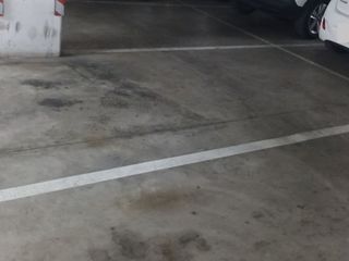 Autoparkplatz in Avda. vint-i-dos de juliol  873. Parking en edificio frente estación renfe terrassa est. la gripi
