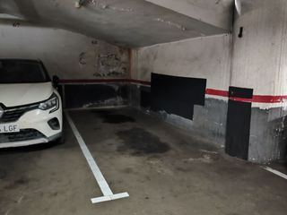 Lloguer Aparcament cotxe a Bori fontesta 25. Plaza de parquing para coche y moto
