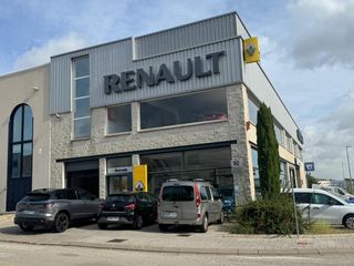 Lloguer Nau industrial a Avda. progrés 92. Alquiler con traspaso nave industrial i comercial