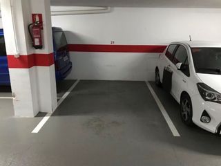 Autoparkplatz in Carrer de la marina 134. Plaza cómoda en primer nivel