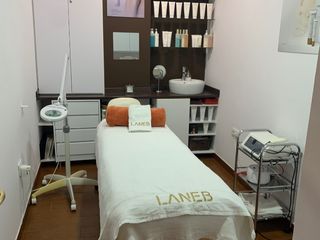 Rent Office space in Calle hispalis  16. Alquiler de cabina / oficina en peluquería , ideal para estética