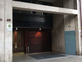 Lloguer Aparcament cotxe a Avenida josep tarradellas 31. Excelente plaza de parquing a 100 m de sants estación