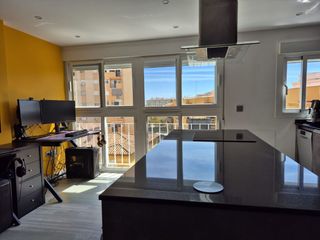 Piso en Heroe de sostoa 83. Piso de diseño con reforma premium junto al parque de huelin y l