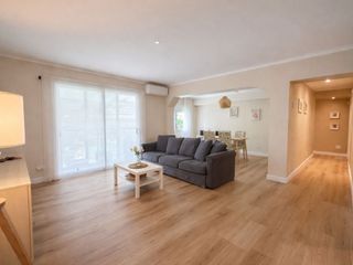 Piso en Carrer del llac dels quatre cantons 17. Magnífica planta baja en son rapinya