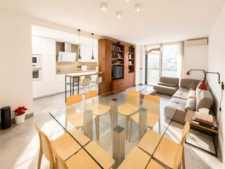Piso en Carrer maria tarrida 4. Piso 4 habitaciones en la zona de eixample