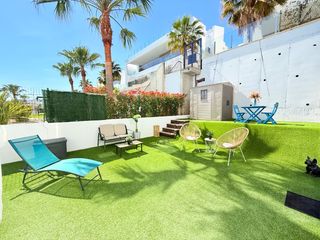 Planta baja en Carrer d'equador 4. Apartamento en esquina con jardín privado de 100m2 - luz, privac