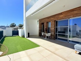 Erdgeschoss in Carrer d'equador 4. Apartamento en esquina con jardín privado de 100m2 - luz, privac