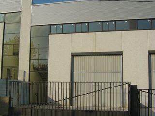 Miete Fabrikhalle in Joan torruella i urpina 37. Alquiler nave industrial cervelló perfecto estado