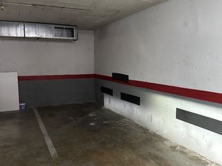 Aparcament cotxe a Alfons sala 43. Plaza de parking con trastero