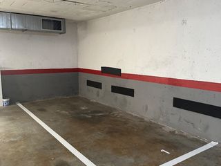 Car parking in Alfons sala 43. Plaza de parking con trastero
