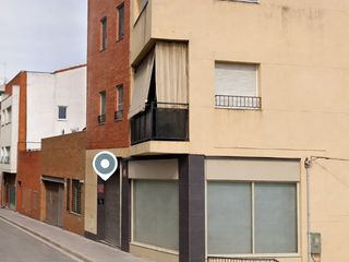 Local Comercial a Genis sala 15. Local esquinera exterior rentabilidad reformado, 2 habitaciones