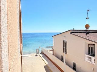 Piso en Calle de las olas 2. Piso reformado en primera línea- torre de la horadada