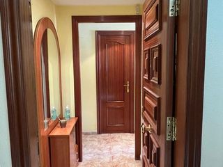 Piso en Carrer de milà i fontanals 25. Piso zona centro, lado rambla san sebastian