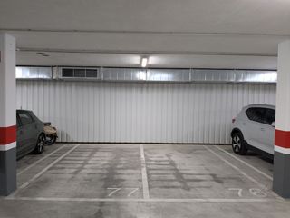 Aparcament cotxe a Suïssa 7. Plaza de garaje en las moreras, la punta