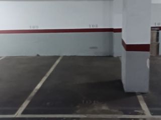 Autoparkplatz in Carrer de londres 6. Parking coche pequeño o motos